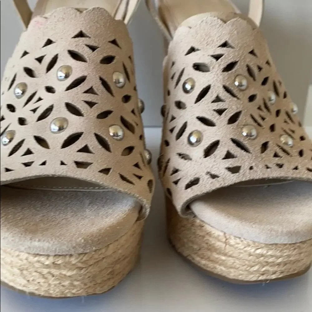 Marc Fisher Hata Beige Suede Studded Espadrille Wedge Sandals Size 9 / 9.5 NIB